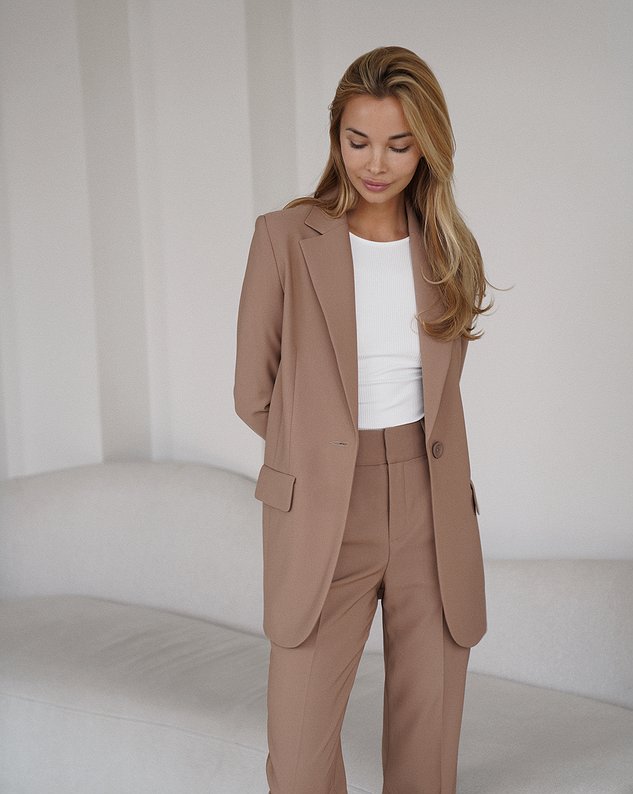 
                    Блейзер oversize
                  