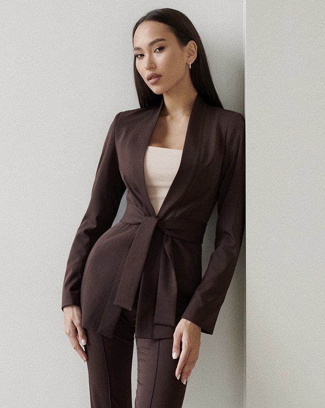 
                    Пиджак с поясом
                  